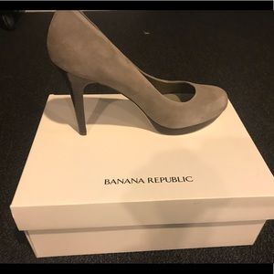 Brand new Suede gray heels